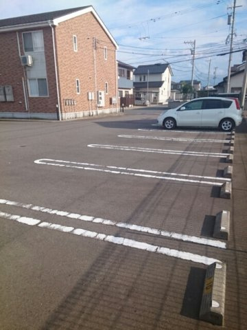 ファミール　ハウスⅢ　Ｂの駐車場