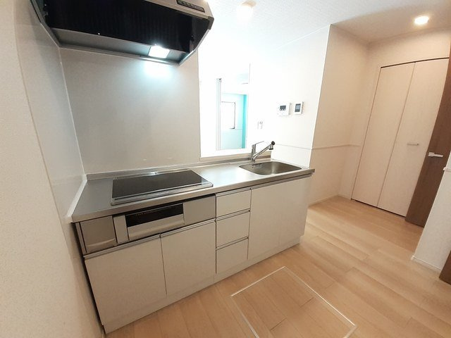 エクシード・ヴィラ津屋崎Ⅱのキッチン|コンパクトなキッチンで掃除もラクラク