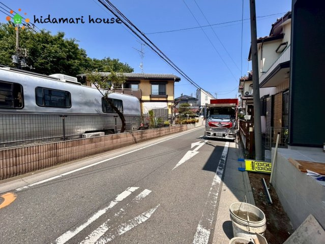 上尾市二ツ宮1期　新築戸建　クラフトピット01の前面道路含む現地写真