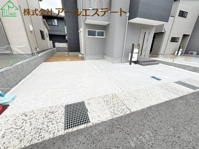加古川市平岡町高畑 第3　　新築戸建の駐車場