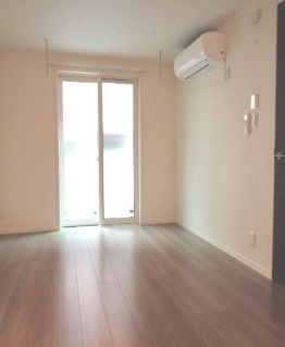 【居間・リビング】 | maison de PUR | こちらの居間で趣味の時間をお楽しみください