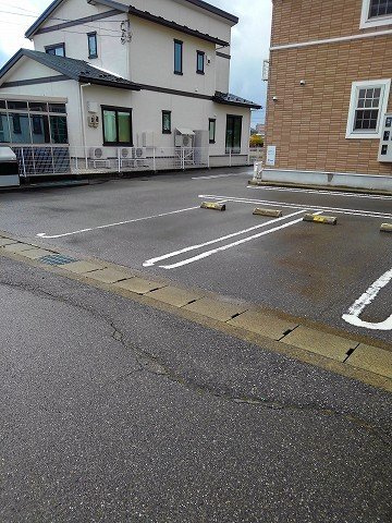 エルフィーノの駐車場