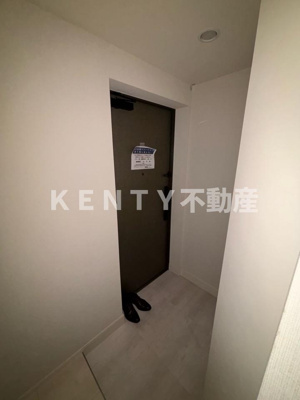 【玄関】 | PREMIUM CUBE 大森 TROIS | 明るい玄関です