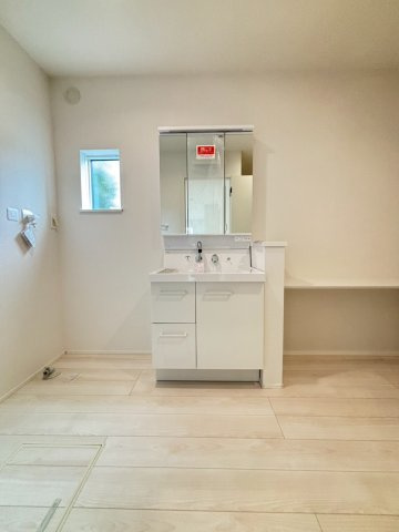 市川市宮久保６丁目　新築戸建の独立洗面台|2026年3月2日撮影