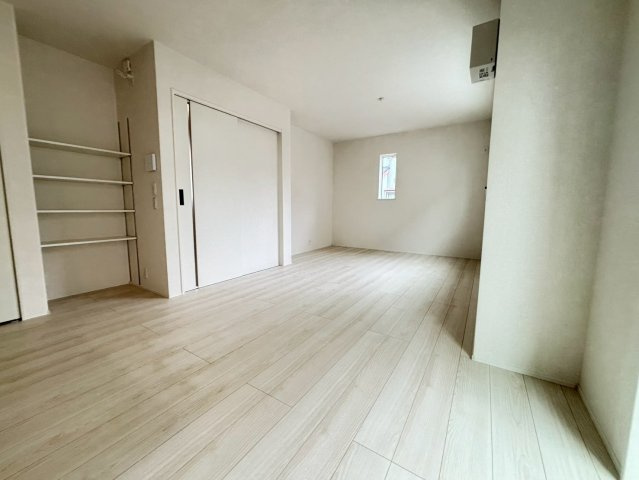 市川市宮久保６丁目　新築戸建の居間・リビング|2026年3月2日撮影