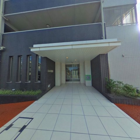 アルファスマート西国分のエントランス