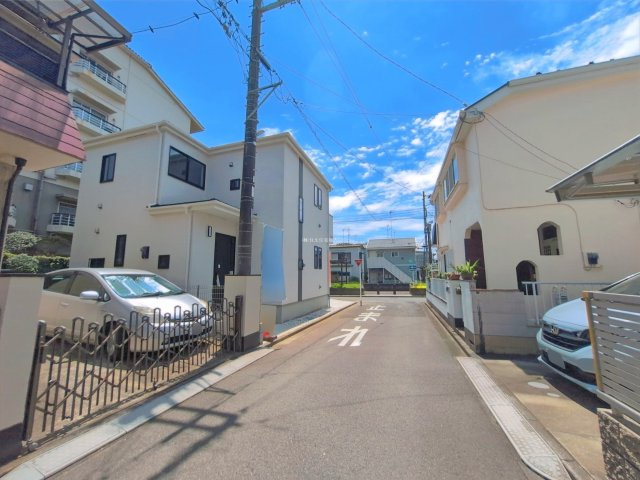 ふじみ野市新田２丁目の新築一戸建の前面道路含む現地写真