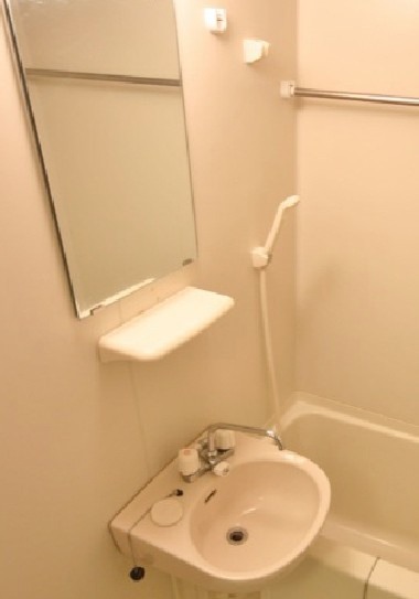 レオパレスアンソレイエの洗面所