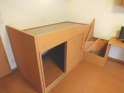 レオパレスアンソレイエの居間・リビング|ベッド下収納♪