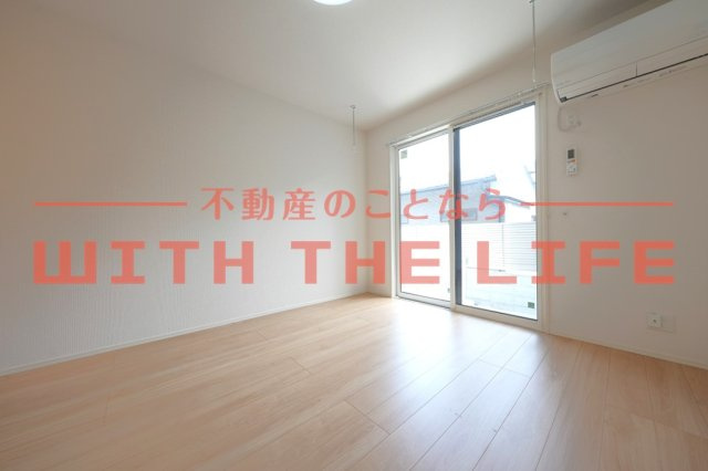 D-roomシャンヴル【キャッシュバック】の居間・リビング|こちらのリビングで趣味の時間をお楽しみください