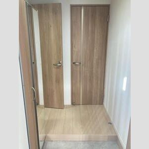 THE NOBLES 久留米中央の玄関