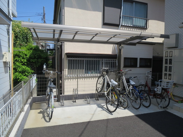 ラシーネ鎌倉のその他共用部分|屋根つきの駐輪スペース♪