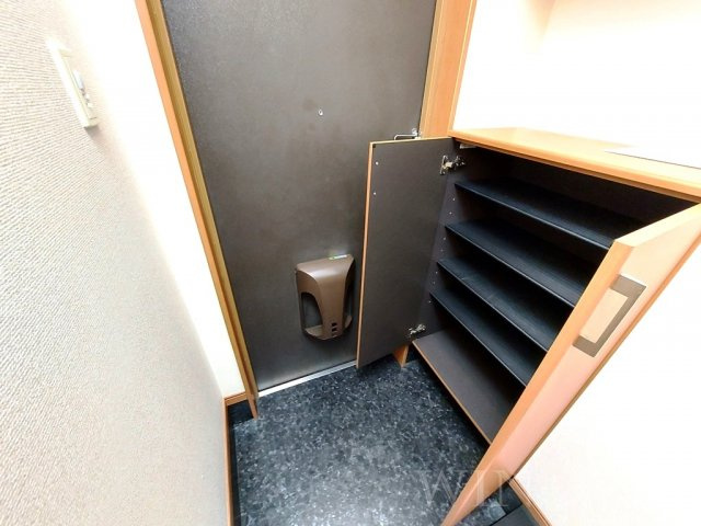 リヴェール小向の玄関