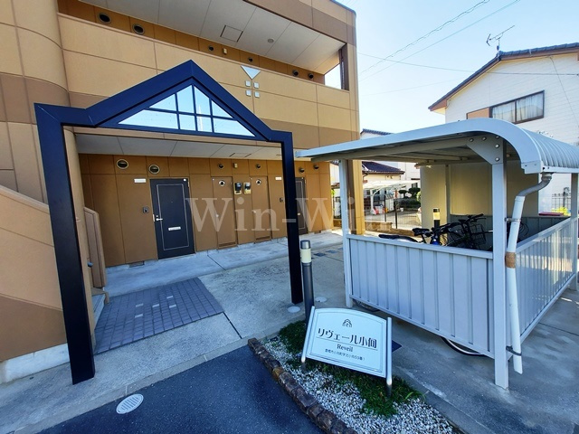 リヴェール小向のエントランス