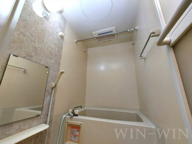 リヴェール小向の浴室