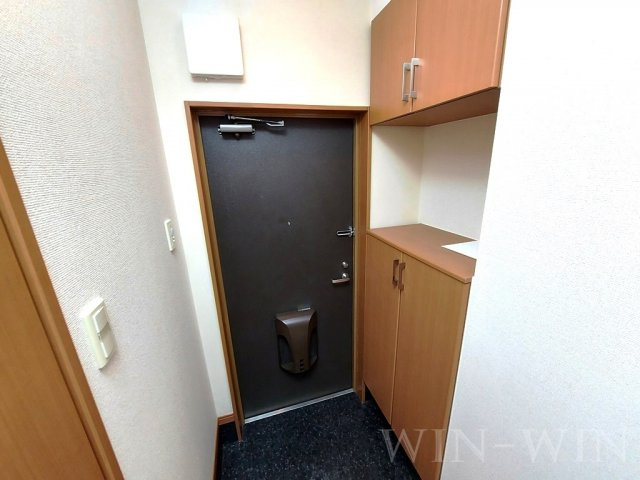 リヴェール小向の玄関