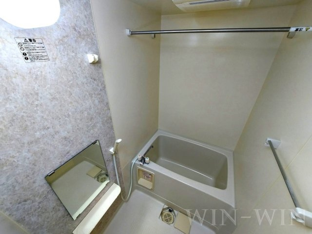 リヴェール小向の浴室