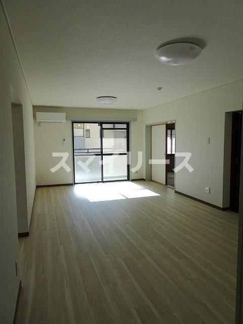 センターパーク新柏A棟の居間・リビング