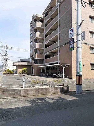 ユウメイトビルの駐車場|駐車スペースもあります