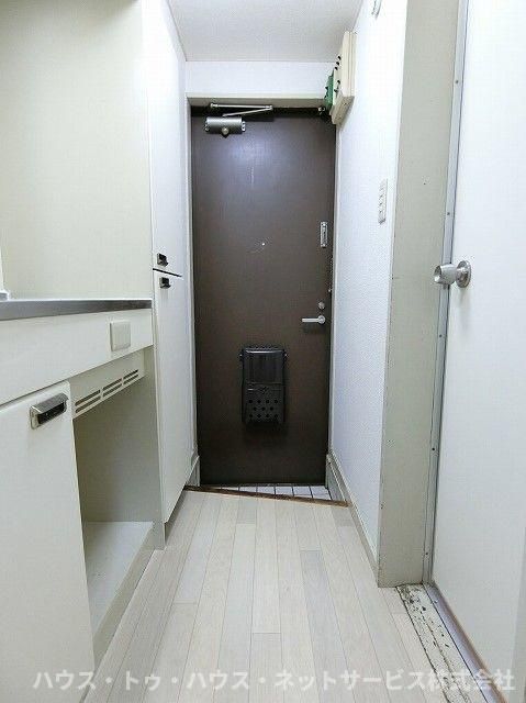 ジュネパレス新松戸第１１の玄関