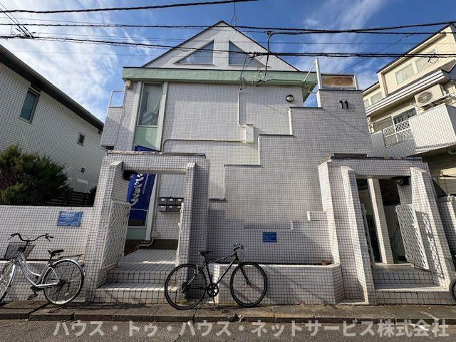 ジュネパレス新松戸第１１のエントランス