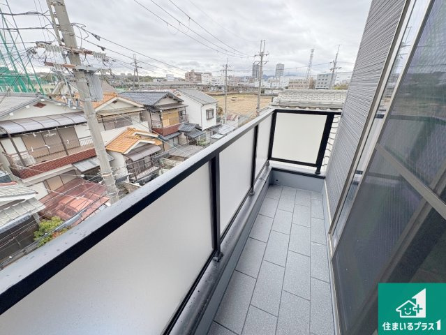 ■枚方市出口　新築一戸建てのバルコニー|日当たりのよいバルコニー！お部屋が開放的に！
