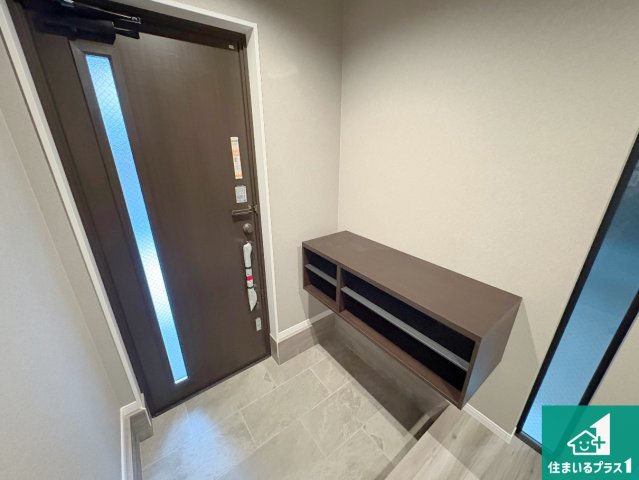 枚方市出口　新築一戸建ての玄関|シューズボックスにはたくさんの靴が収納できるので玄関周りはいつもスッキリ！ご家族が増えても安心！