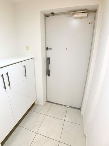 クロスレジデンス東十条の玄関