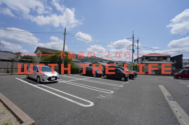 グランエトワール【キャッシュバック対象物件】の駐車場|駐車場に車を止められます