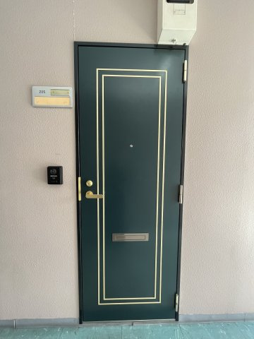 中央ハイツの玄関