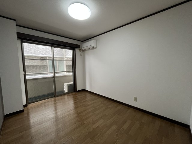 中央ハイツの洋室