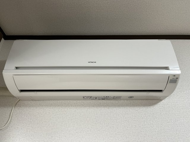 中央ハイツの設備|洋室のエアコン