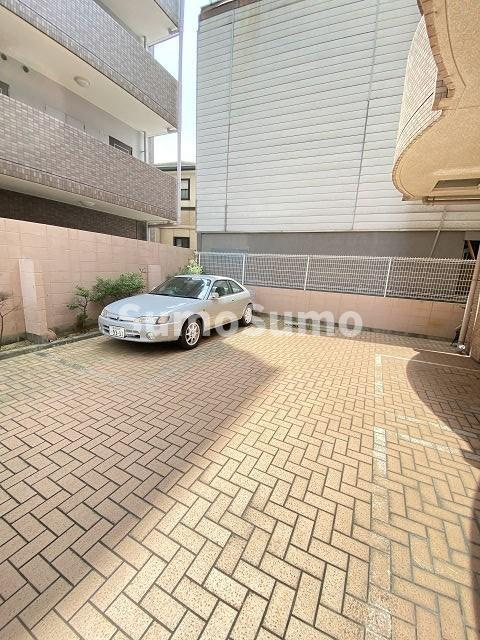 プレステージ立花の駐車場|カースペースがあります