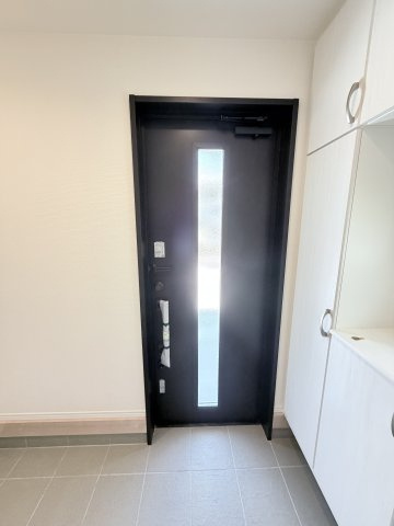 ハートフルタウン渋川市石原348番　B号棟の玄関|玄関も広々していて使いやすいです。