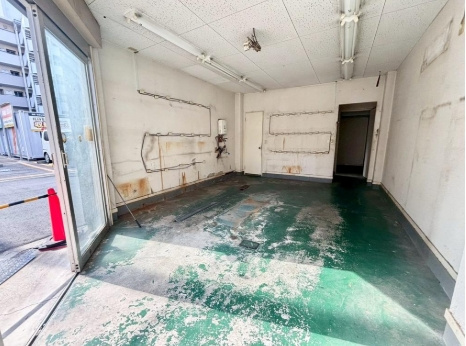 長居商店街角地店舗の内装