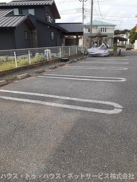 エレガントヒルⅡＢの駐車場