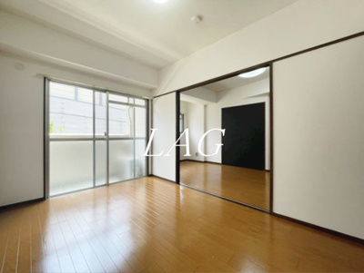 【居間・リビング】 | ヴィレッジ高松 | 洋室のお部屋です。