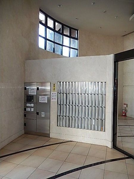 S-RESIDENCE学園坂のエントランス
