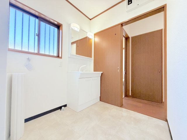 久原戸建ての脱衣所