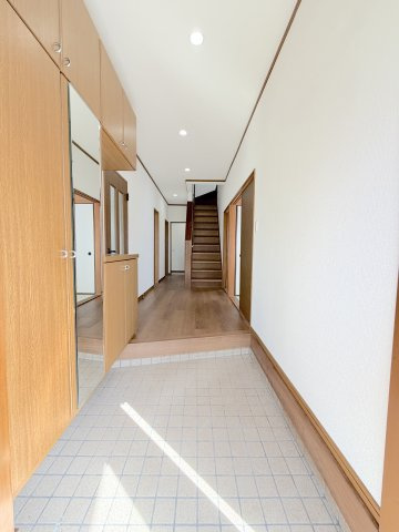 久原戸建ての玄関