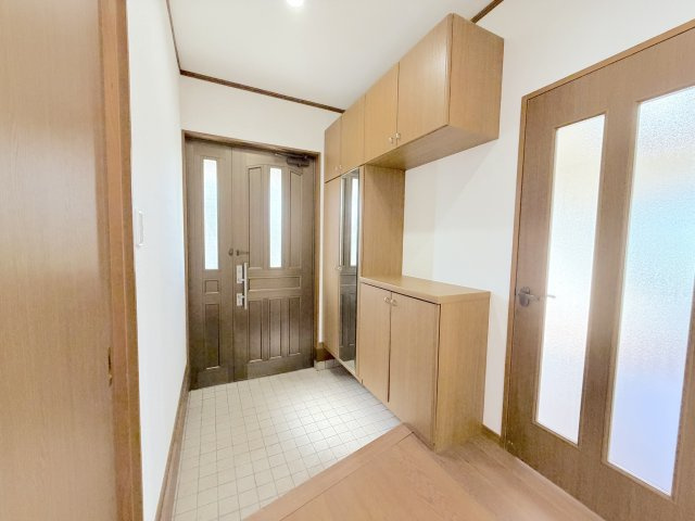 久原戸建ての玄関