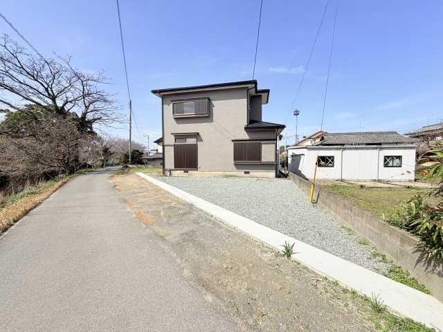 久原戸建ての前面道路含む現地写真