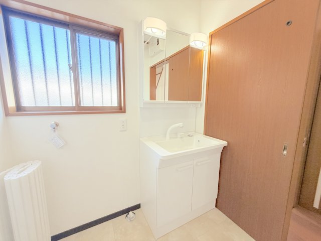 久原戸建ての独立洗面台