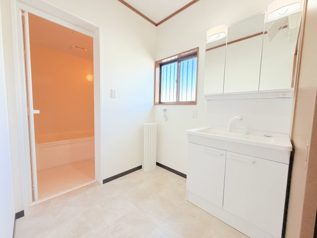 久原戸建ての脱衣所