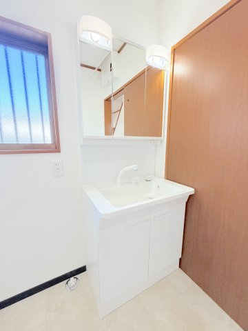 久原戸建ての独立洗面台