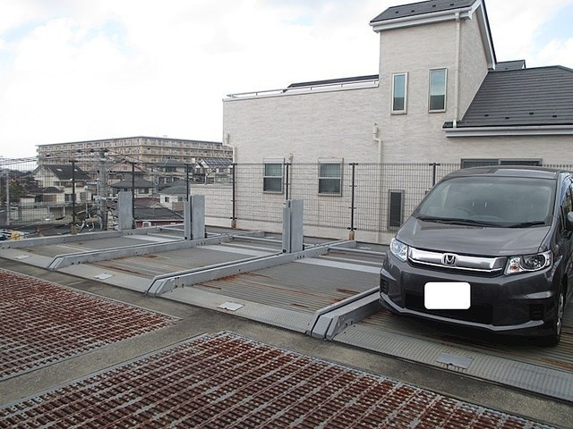 ヒルサイドクラタの駐車場