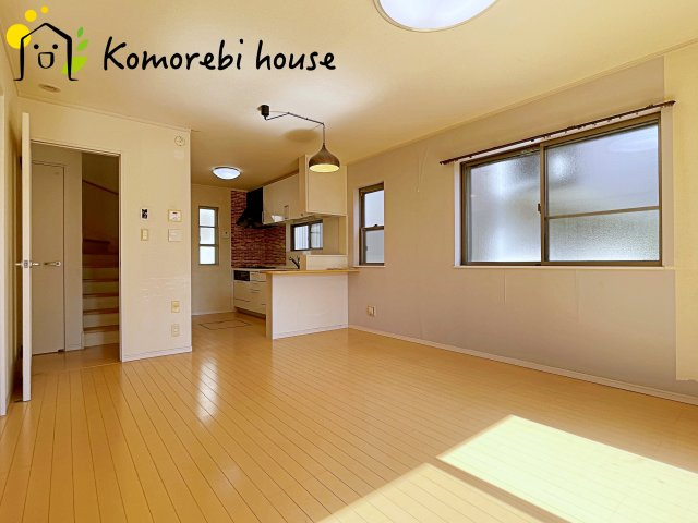 上尾市瓦葺　中古一戸建ての居間・リビング|26.3.5撮影済み