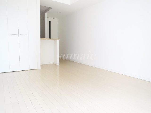 クロスレジデンス東十条の居間・リビング|洋室10.7帖です☆