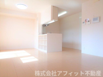 【居間・リビング】 | ソレーユ池田 | LDK13.7帖