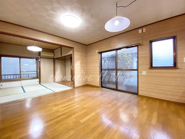 平塚市袖ケ浜の一戸建ての居間・リビング